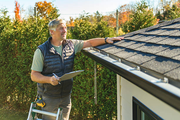 Professional Roofing technician working in Lansdowne, VA